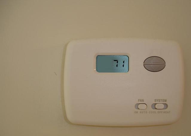 malé ovládání ke klimatizaci